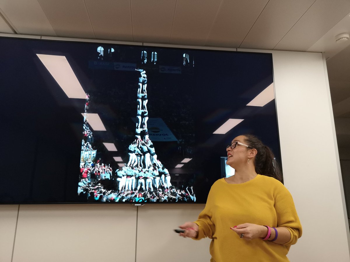 jvivess's tweet image. @LaLaiaNoHiEs "Collaboration means everything in #agile. Like in the catalonia 'castells'!" #wwcodeBCN