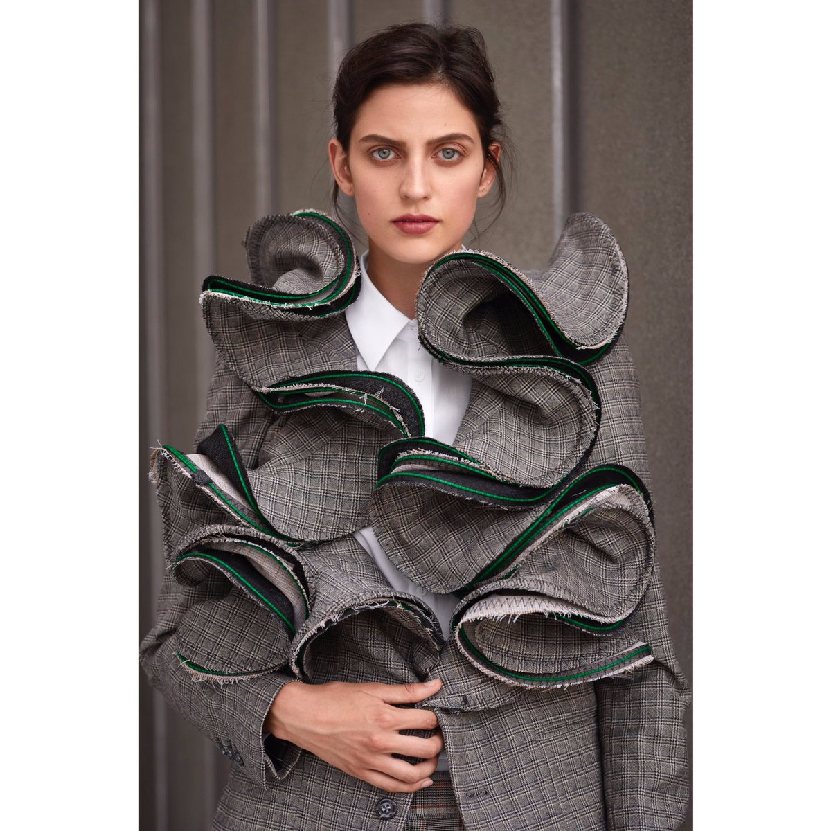 diana_carreiro's tweet photo. This @philipsparks jacket in @GlobeStyle 😍
#makeup &amp; hair @diana_carreiro using @bitebeauty #multistick 
Photography @shalanandpaul

#fallfashion #womenswear #suits https://t.co/6RhMwufzGv https://t.co/bhHmiWE7eC