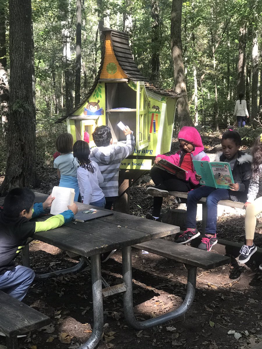 MsBrandonWMES's tweet photo. When you’re on a field trip and you still want to read... ❤️#1stgradereadingrockstars #WMESRocks https://t.co/nGK8M3J1Yd