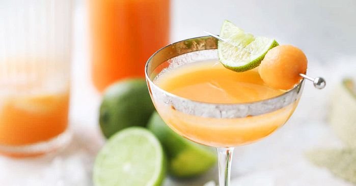 ProperMags's tweet photo. How to Make Any Cocktail Recipe a Healthy One, According to a Nutritionist https://t.co/tA4MFItD0e https://t.co/UUMpr6HO0F