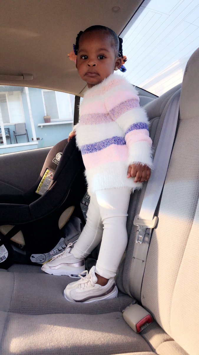 ravennbabyyy's tweet photo. Queening 😍👑 it’s one thing to be beautiful but she’s Beauty&Brains 😻🧠🤞🏾❤️ Ry’Lee J. #pumpkinpatch2018 👻🎃 https://t.co/kDYY1p5kxs
