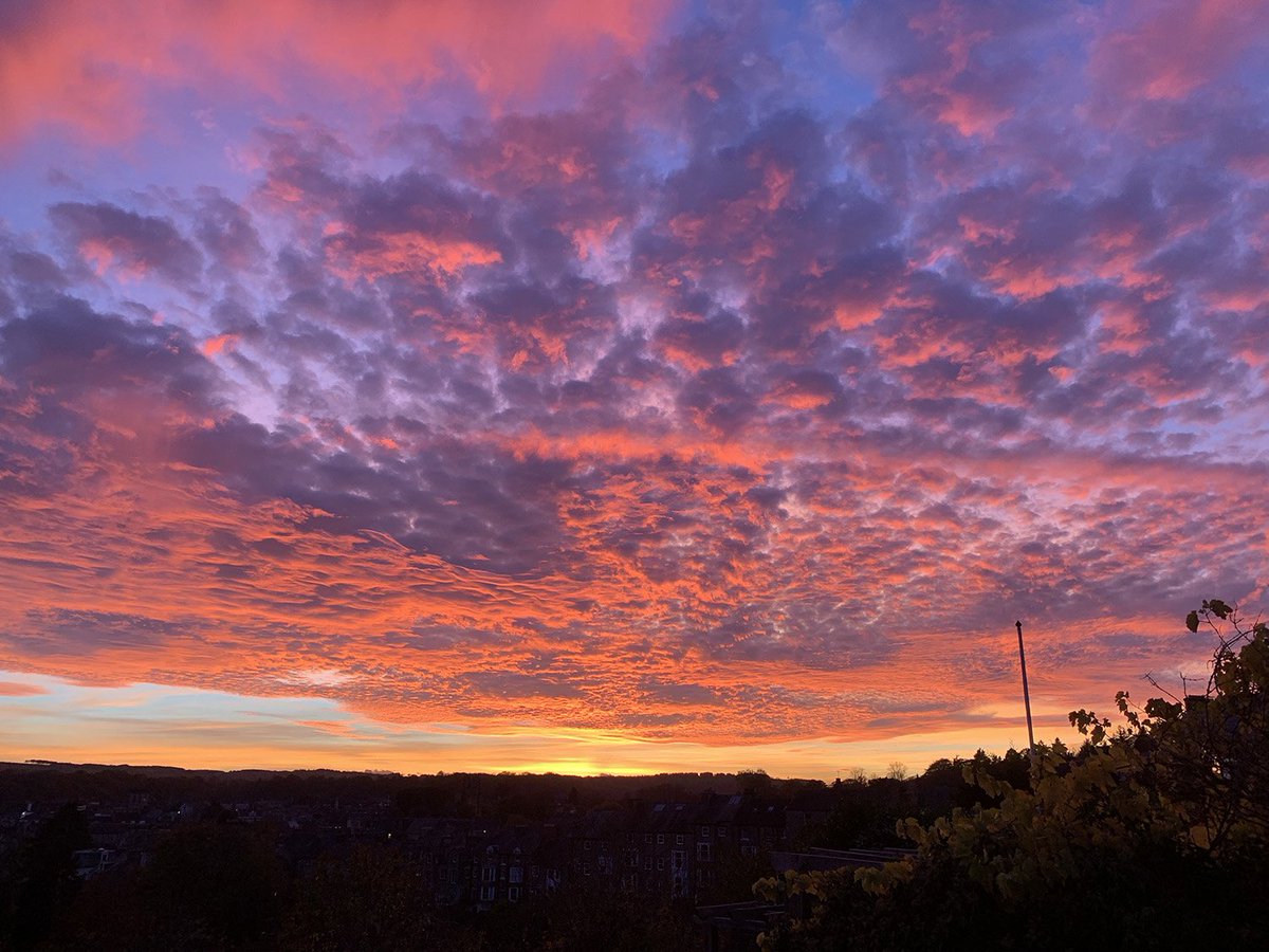 moonburst's tweet photo. Epic sky over #richmond tonight! #loverichmond #richmondyorks #nofilter https://t.co/7CokypTDME