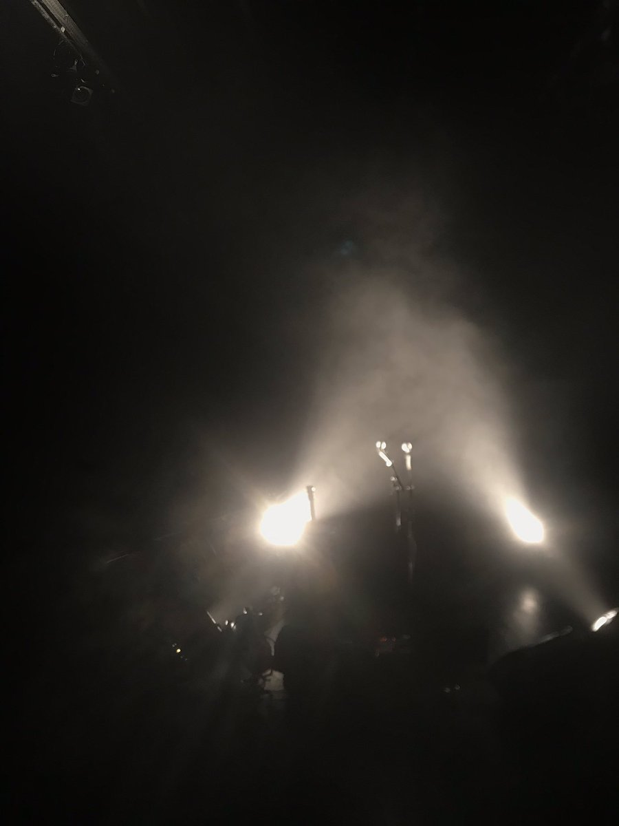 zornikmusic's tweet photo. Klaar voor het kleinste maar fijnste zaaltje van de tour! #Velinx #Tongeren #SoldOut #TotSebiet https://t.co/tcXHr1t8wU