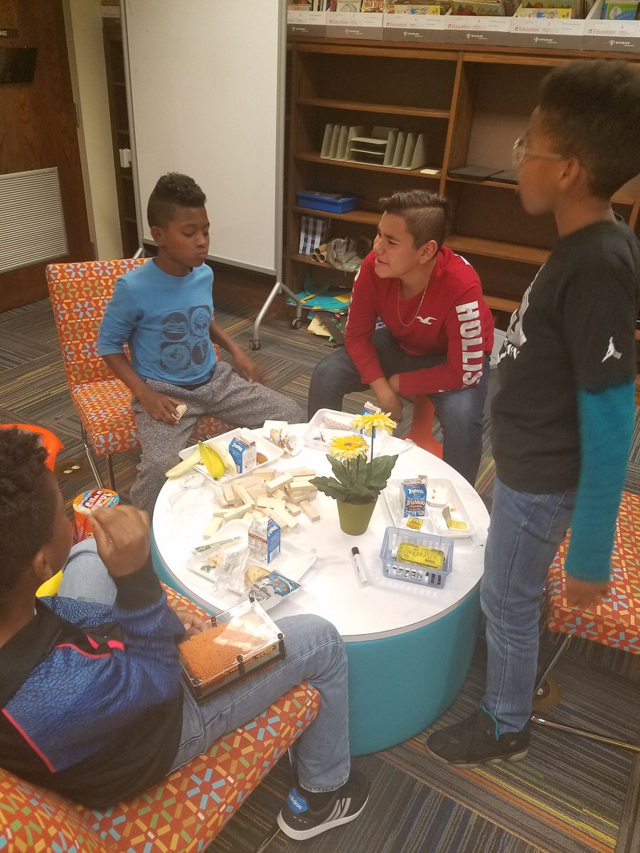 SCoachhailey's tweet photo. Lunch with my #MenOnPurpose group! #LearningOnPurpose https://t.co/WgzFpJ34zG