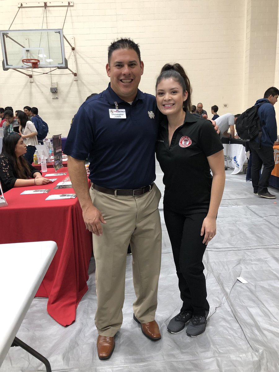 It was good to see our past President, Nallely Ramirez from the #ClassOf2016 here at the #CollegeFair representing @TTUHSCEP #OFOD #THEDISTRICT @dvhsyisd @ysletaisd