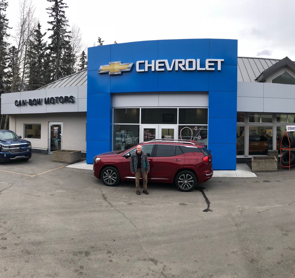 WolfeCanmore's tweet photo. Al...has once again chose #TeamCanBow for his new @GMC .... we hope you enjoy your #Terrain #Denali
Thank you for shopping with the #LocalDealer in #Canmore https://t.co/hOqa9MY0HY