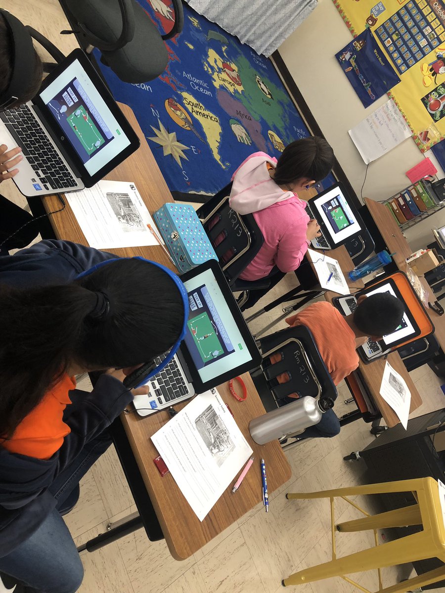 EReyes_CI's tweet image. At the Heights we learn and have fun with @STEMscopes #electriccircuits #5thgrade @EsHeight