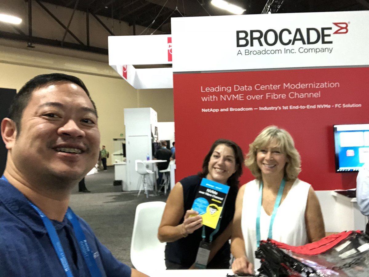 danielhchang's tweet photo. At the brocade booth #NetAppInsight2018 https://t.co/2vBqMPDW7T