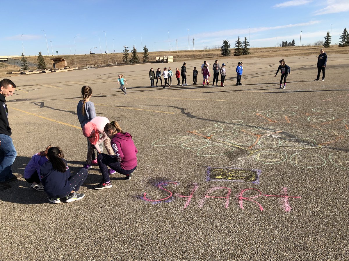 Kate_P_T's tweet photo. Great sessions empowering #StudentLeaders to support #SchoolHealth at Red Deer #EASHASS #ArtsPlay #PlayBrave #kindkidsclub #ChalkitUp @EverActiveAB @Amped2Play https://t.co/ic7mLqvsxl