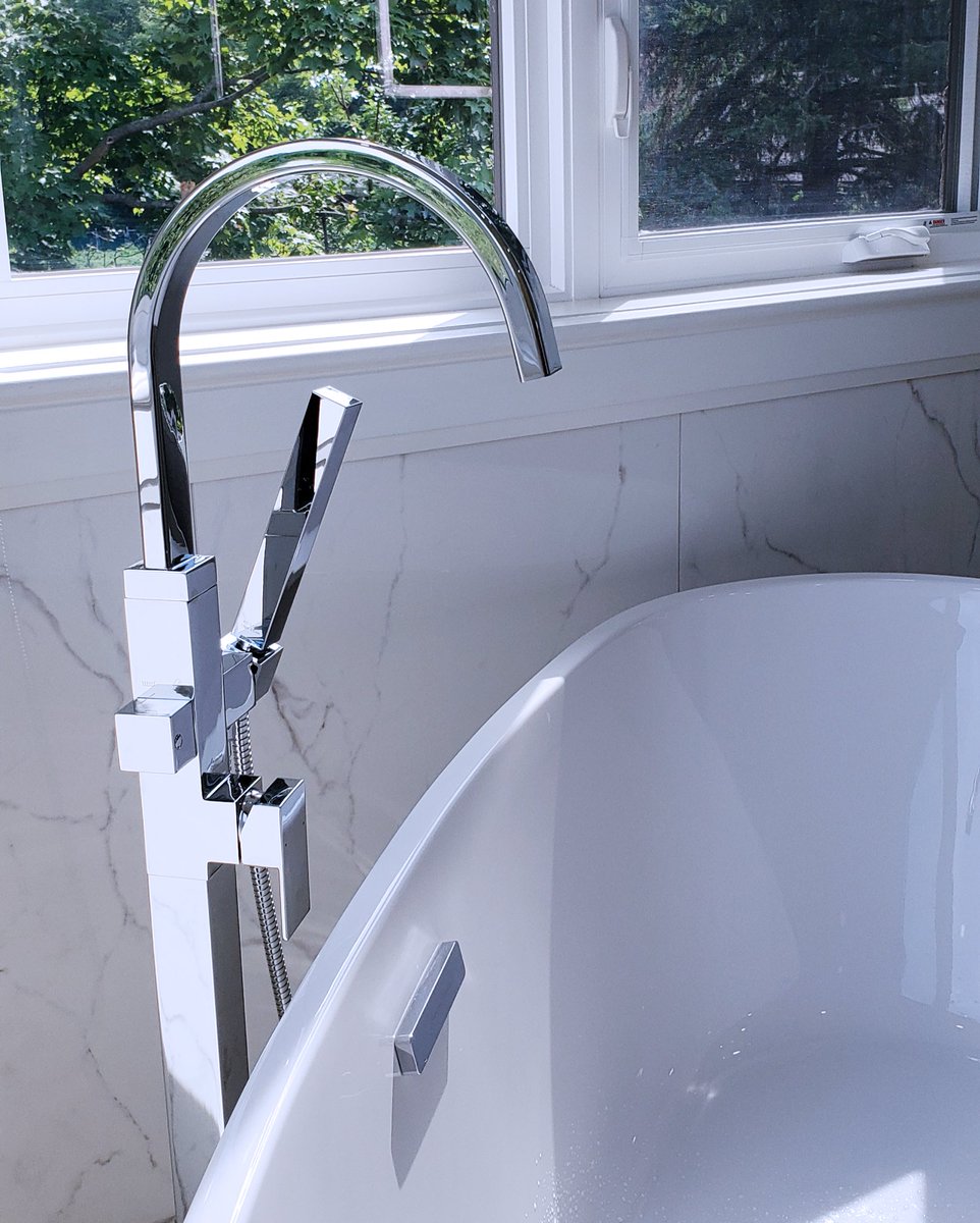 spallaccihomes's tweet photo. Freestanding Tub Faucet Goals👌🏻
#FreestandingTub #Tub #Faucet #TubFaucet #Bath #Bathroom #Bathtub #Home #HomeDesign #RegencyCollection #Ancaster #HamOnt #BurlOnt #Oakville #GTA https://t.co/14teCY8EJ3