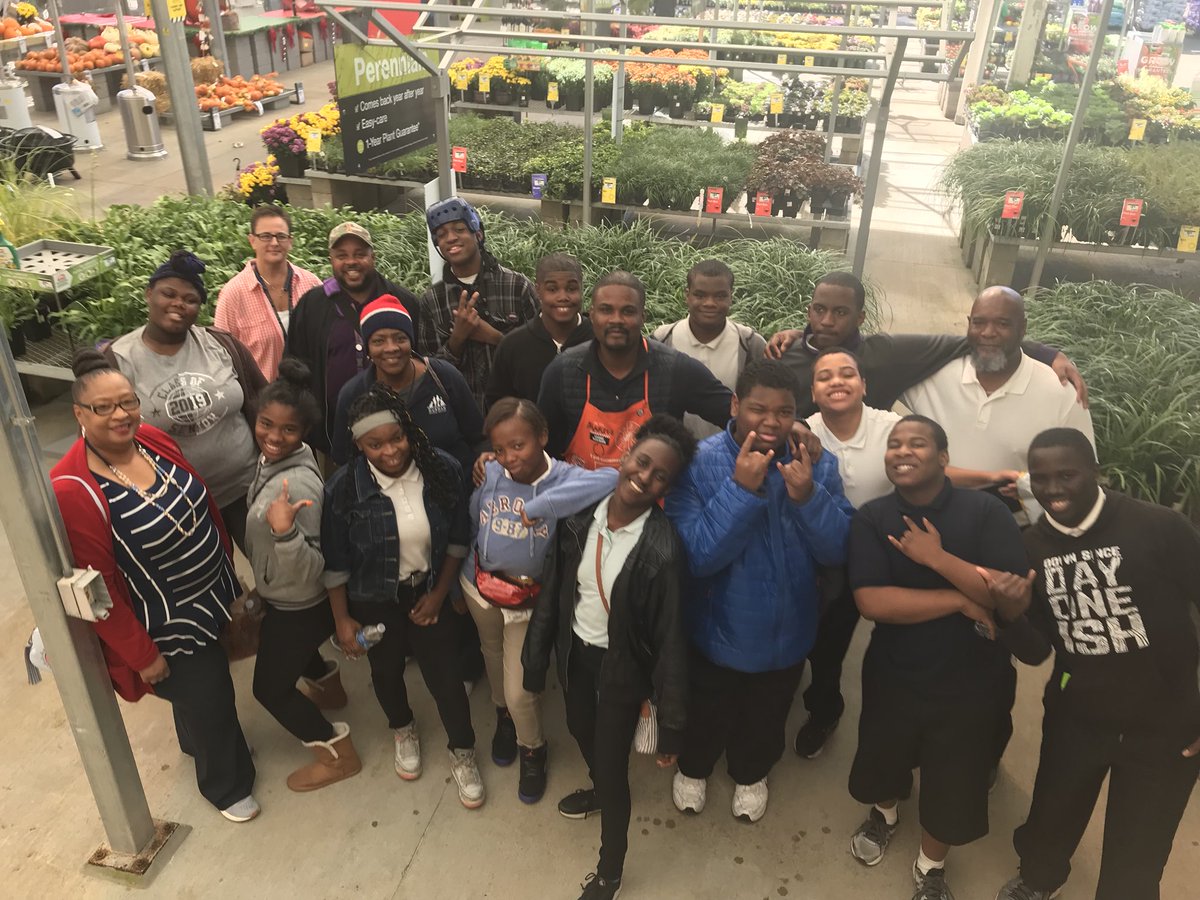 muse_marcus's tweet photo. @RSalemi @Drew0703SM @DHRM_D73 @R3Dstitchball @ChrisBergHD @christydumas. Had a great time today during national disability mentoring day. These kids from Westwood high school are full of life. Enjoyed the time today. https://t.co/FepjYG51aq