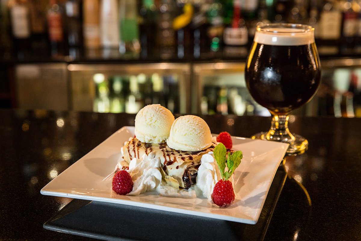 Kick off your #WednesdayWorkout with an upbeat round of music from Katie Harris and Spencer Zweifel tonight at 7:30PM (groovin' to the tunes counts as exercise right??)