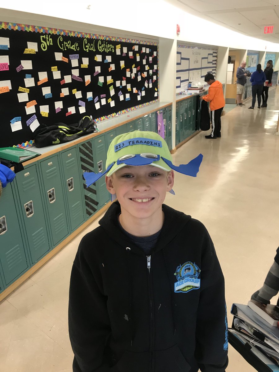 MYPDesignRIS's tweet image. Grade 5 @RogersInt guided design students showing their creativity AND school spirit with their #Hatmania project! #criterionC #CreatingTheSolution #SPSHeart #SPSSpirit #MYPDesign #GoTerps