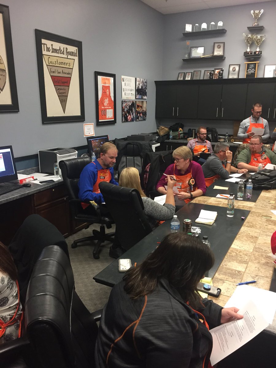 D61 knocking it out of the park with rollplays on selling. #Q4FollowTheSKU @KevinMasseyTHD