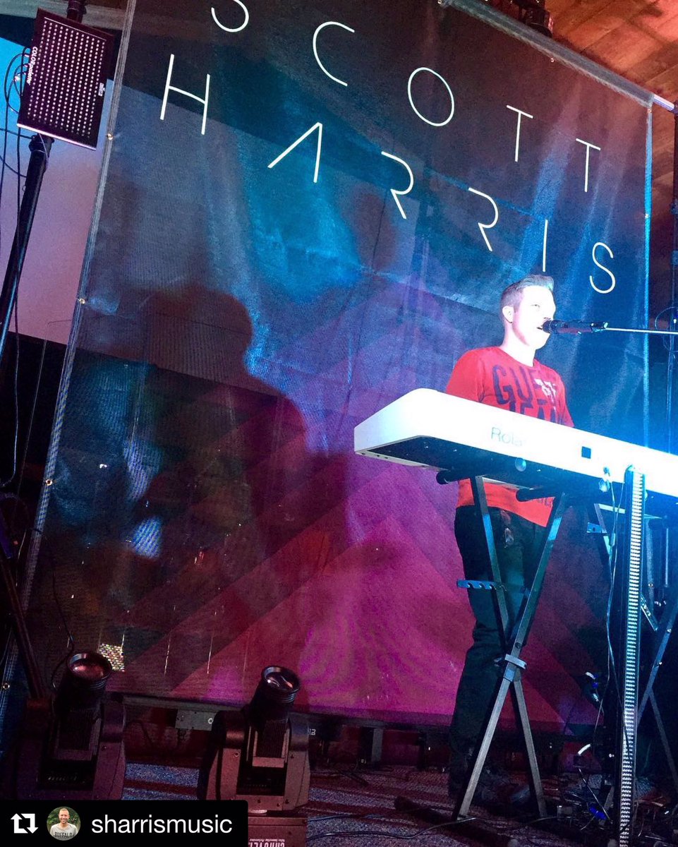 signsdotcom's tweet image. Awesome example of our mesh banner in action with @SHarrismusic thanks for sharing!! #Signsdotcom #meshbanner #signs