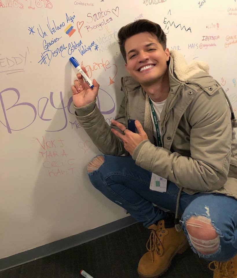 Un Venezolano Aquí 🇻🇪
Y tú de qué país eres???👀👀👀