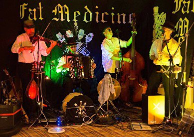 TeessideIrish's tweet photo. We've got a new event coming up!!🥳😃 Join us on Fri 30th Nov for Celtic Rock n Reel band The Fat Medicine!!!🎻🎸
For tickets call Eilis 07399401524 or Helen on 07834041881.
Doors 7.30pm, £6, The Bowling Club, Cornfield Road, Mbro. Pls share with friends!!! https://t.co/bGCJCqTYr0