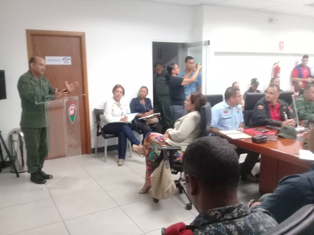 NestorLReverol's tweet photo. #Ahora | Para continuar garantizando la seguridad en el Oriente del país y por instrucciones del Min. @NestorReverol @Akeleris efectuó reunión estratégica de coordinación con los representantes de los #CuadrantesDePaz y Frente Preventivo del @MIJPVenezuela en la entidad oriental. https://t.co/1HM1aBzd0x