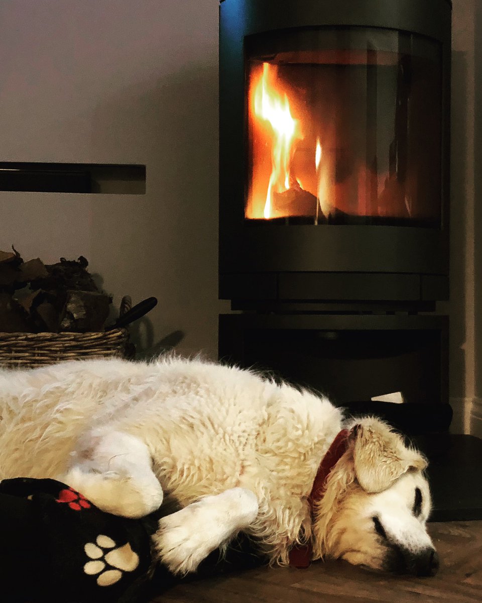 cath_step's tweet photo. #BeMoreJess
#skantherm
#cosytoes #winternights https://t.co/ahHTgeWFpm