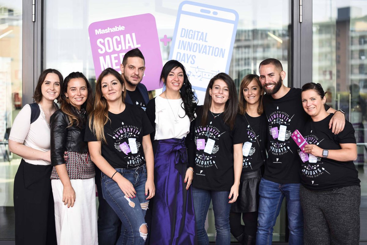 MicheleDelGatto's tweet photo. 📸 Un'esperienza indimenticabile, culmine di un anno di lavoro con un #team fantastico 🚀 Grazie a tutta la #community @SMDAYIT per avermi dimostrato l'impatto positivo dei #social: da #online ad #offline possono nascere relazioni genuine e di valore 🌟 #SMDAYIT #DIDAYS 🔝 https://t.co/uUbPrqpJfR