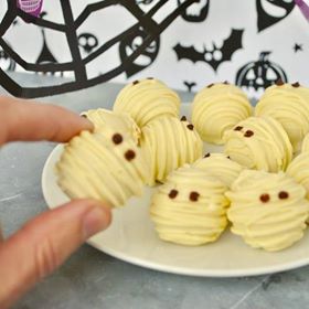 FoodfanStockpt's tweet photo. #Halloween2018 #veganfood #community #downthemarket Great lineup for tomorrow's #HighPeakFoodHub at .@TheTorrs from 5:30pm with added treats from .@BonBon_Beau .@RandyVegan .@yeastyboysHP &amp; Old Cowshed https://t.co/0gHhc5K6rY https://t.co/nnxbDdpFCl