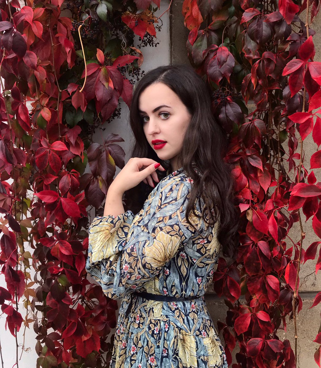 ArabellaGolby's tweet image. Getting into autumn 🍁🍁🍁 (quite literally, by physically inserting myself into a bush... #doitforthegram)