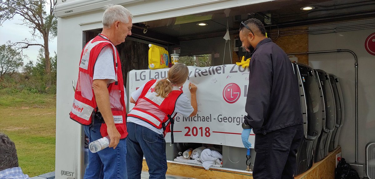 lgbharvey's tweet photo. Huge thanks to @LGUS for allowing myself, @LGVerlinMoore, @LgCheriebrooks, and @lgstephaniedowd to help with Hurricane Michael relief efforts in Albany, Georgia! 🙏 #LGCares #LGgivesback https://t.co/ice7kLqpx3