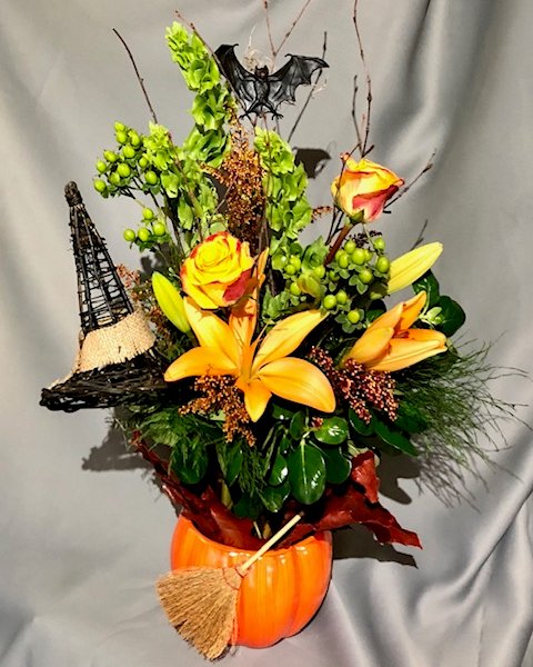 BlumenMeisters's tweet photo. Call us and let us design something simply spooktacular for someone you are ghoulish about today!!! 830-629-1604 https://t.co/Fw1NQHYPXg
