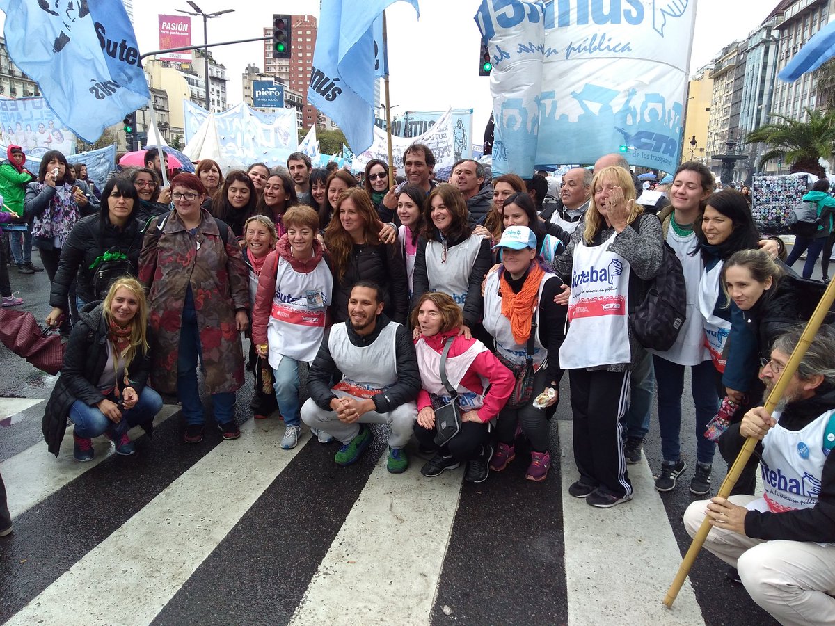 SUTEBA_lanus's tweet photo. En la calle en defensa de la Educación Pública y contra el #PresupuestoDelAjuste de Macri y el FMI.
#NoAlPresupuestoDelFMI #NoAlPresupuesto
@SUTEBAProvincia @mlautorre @Lilianarossi101 @almazan_silvia @grasolari19 @GremialSuteba @palabra_maestra https://t.co/dvBNeVz46u