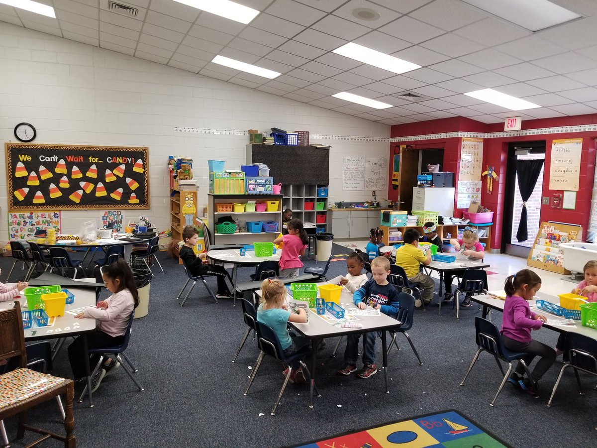 TracyColeman_RE's tweet photo. Who's ready for math @CooksKinders we are. Yes yes yes #RESKnights https://t.co/lZvEc2RvO0