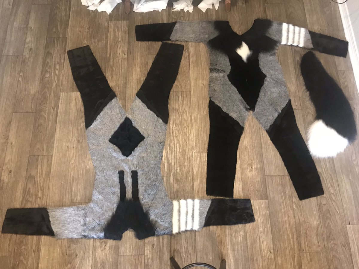 CuttleboneWorks's tweet image. Halves and tail sewn for @Peli_Fox !
