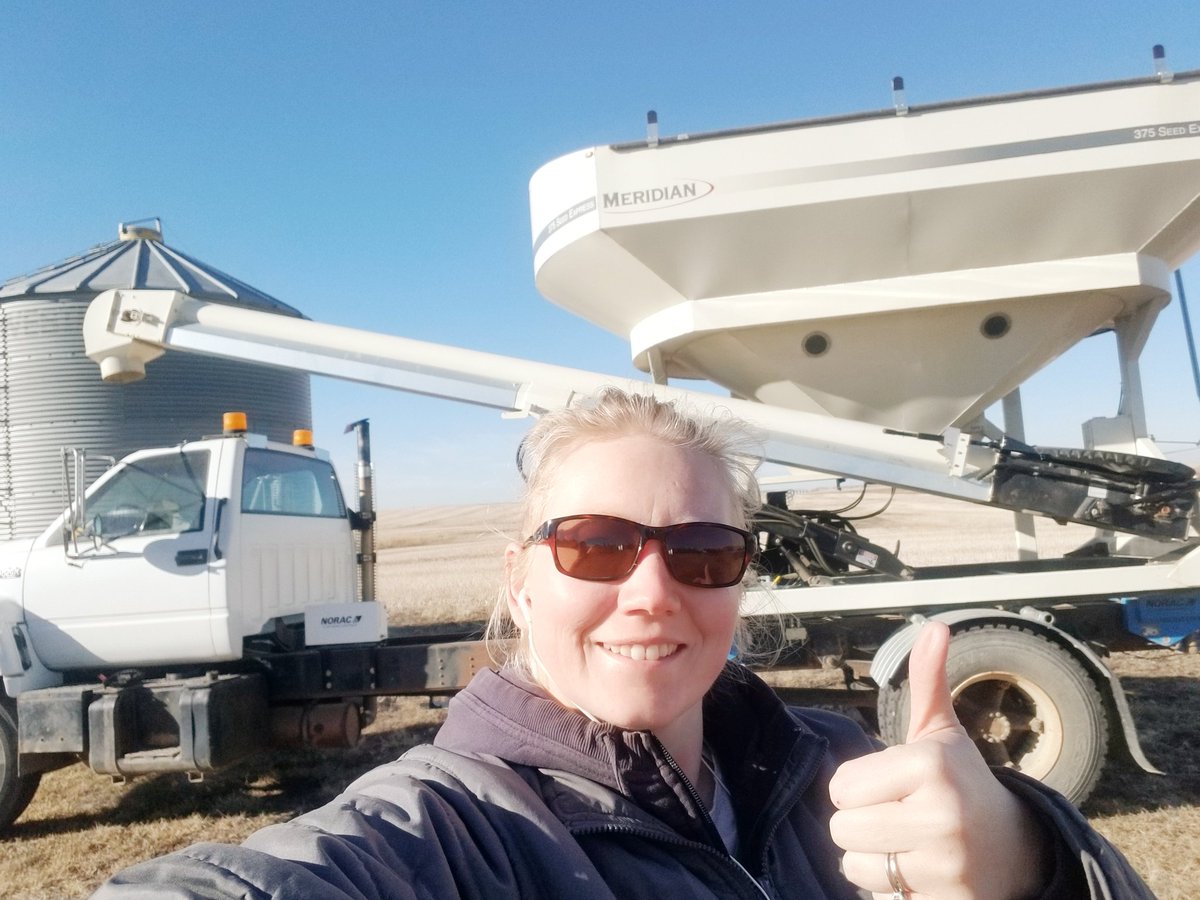 KenDenAg's tweet image. Another day on the road with my trusty sidekick. Off to compare @PioneerSeedsCA #45CM39 VS #dkl7565 Awesome to see so many wrapping up #harvest18

#maketodaygreat