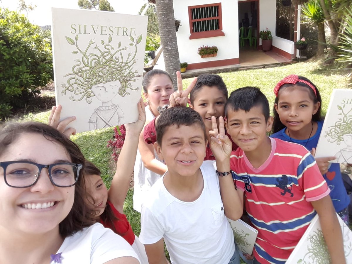 dazopita's tweet photo. Hoy a las 4 p.m estaré compartiendo la experiencia de la escritura y creación del libro SILVESTRE que hicimos en la #casitarural - El encuentro será en Café de letras en la Galería de arte de la Biblioteca EPM https://t.co/f1pMovhHcm