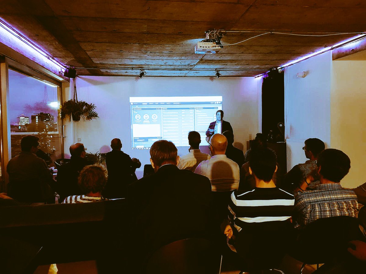 S_Baecker's tweet photo. Wahnsinnig guter und interessanter Vortrag von @falcson zum Thema #continuousdelivery auf der @CAAutomation_DE Business Night in #Stuttgart 👍Tolle Veranstaltungsreihe, morgen gehts nach #München #afterwork #networking #automation https://t.co/c8PvGLiJEA