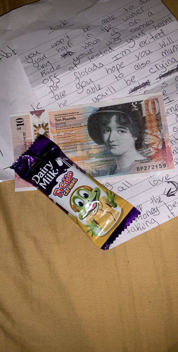 boyle_abbie's tweet photo. Been really ill recently and come home to find this on my pillow from my little sister. Honestly can’t deal with how cute she is 😭💔 so much love for her 💞 https://t.co/f2KKM3CnaK
