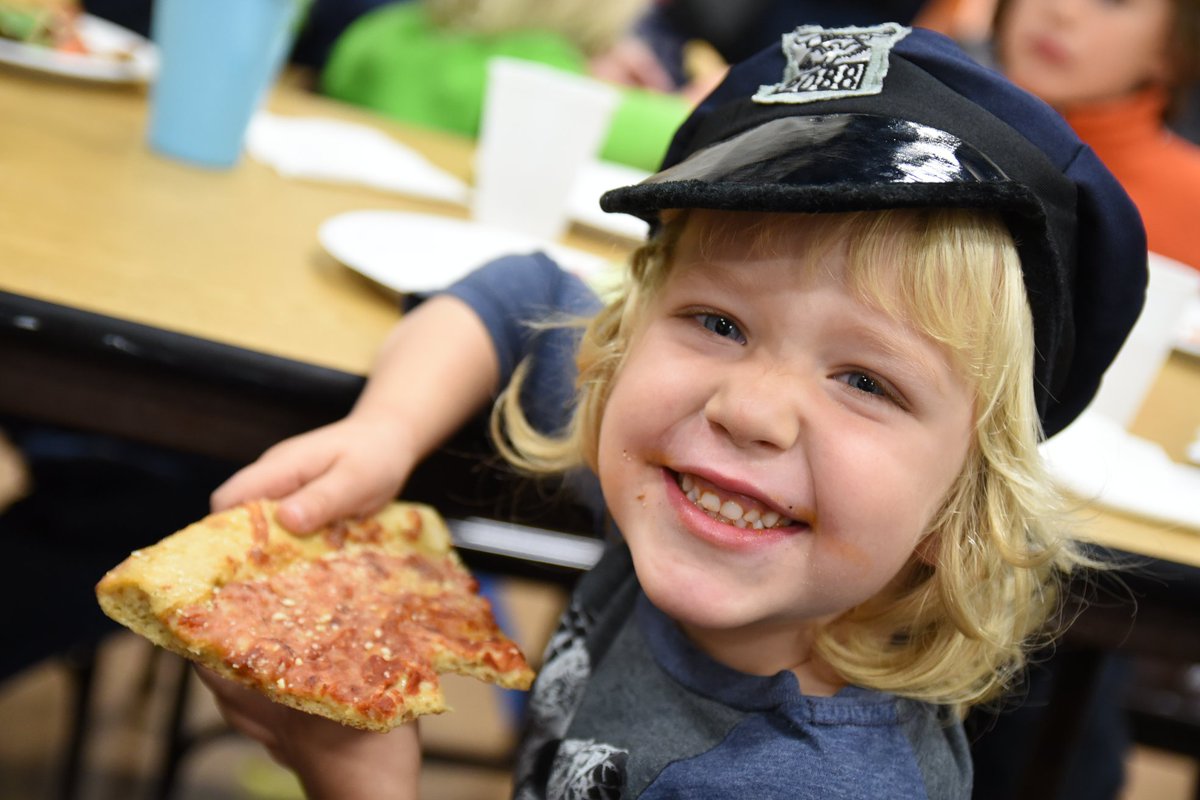 AVLCitySchools's tweet image. Looking for more 📸  from @AVLPrimary's Tree Festival? We've got you covered! Featuring an 🍎 press, pin the 🍎 on the tree, an 🍎 taste test, costumes galore and even pizza, it was certainly a fun-filled evening of fellowship for our Primary School families! #TheACSWay