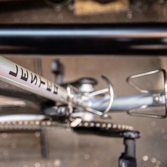 Pedalar_cc's tweet photo. We'll be doing an article on @lestercycles in the very near future. Special thanks to @twotoneams who made me discover the workshop of Lester.⠀
.⠀
#framebuilder⠀
#steelisreal⠀
#cyclingworkshop⠀
#lestercycles⠀
#steelframe https://t.co/0fQOFkH5Kc