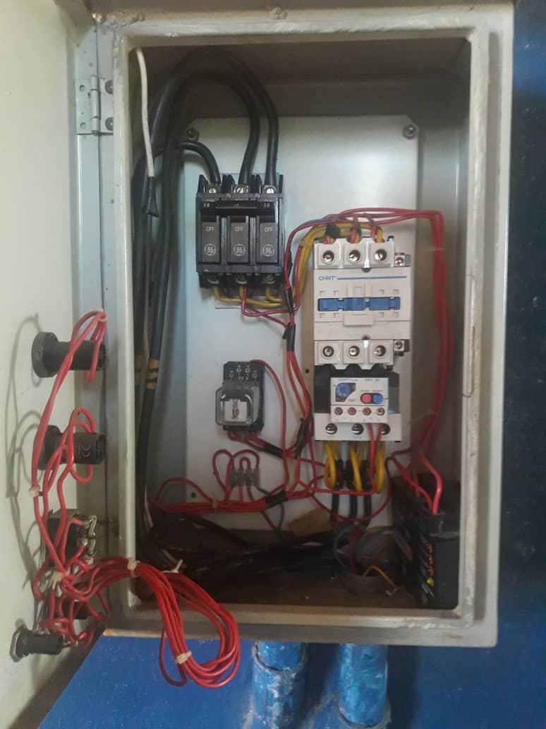 Adecuando equipos, en el <a href="/IVSSHMIBARINAS/">Hosp Materno Barinas</a> se realizó la reparación del motor de aire comprimido y reemplazo de contador de bomba de pozo por parte de la Empresa Obamaya #JuntosTodoEsPosible <a href="/magallyvina/">Magaly Gutiérrez</a> <a href="/ivssoficial/">.</a>