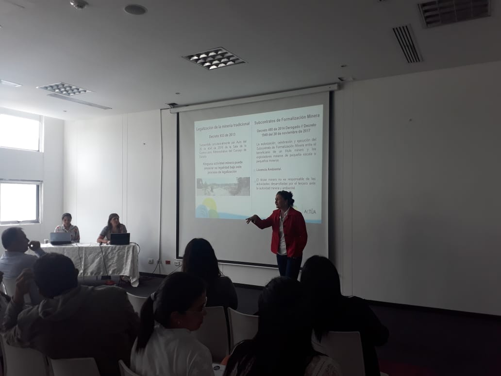 MineriaEnCol's tweet photo. #AEstaHora @Corantioquia explica aplicación de guías minero-ambientales en etapa de explotación y sobre trámites y requisitos de cumplimientos ambientales para aprovechamiento y manejo de recursos naturales renovables, en "Taller de Seguridad y Buenas Prácticas" @ANMColombia https://t.co/2qvB132TIz