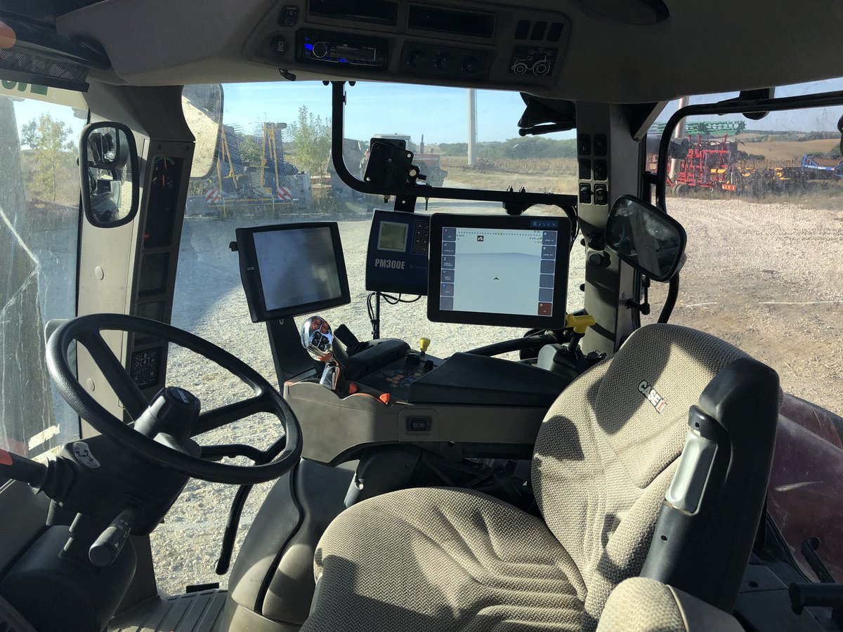 TimBraux's tweet image. Mise en route du guidage d’outil par RTK sur planteuse d’ail ERME par @RavenEurope