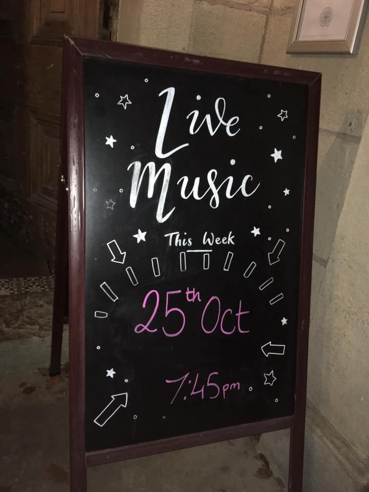 TONIGHT ✨

Live Music Thursday courtesy of <a href="/b3n_rothwell/">𝗕 𝗘 𝗡 𝗥 𝗢 𝗧 𝗛 𝗪 𝗘 𝗟 𝗟</a> 🎤

The ONLY way to end half term 👊