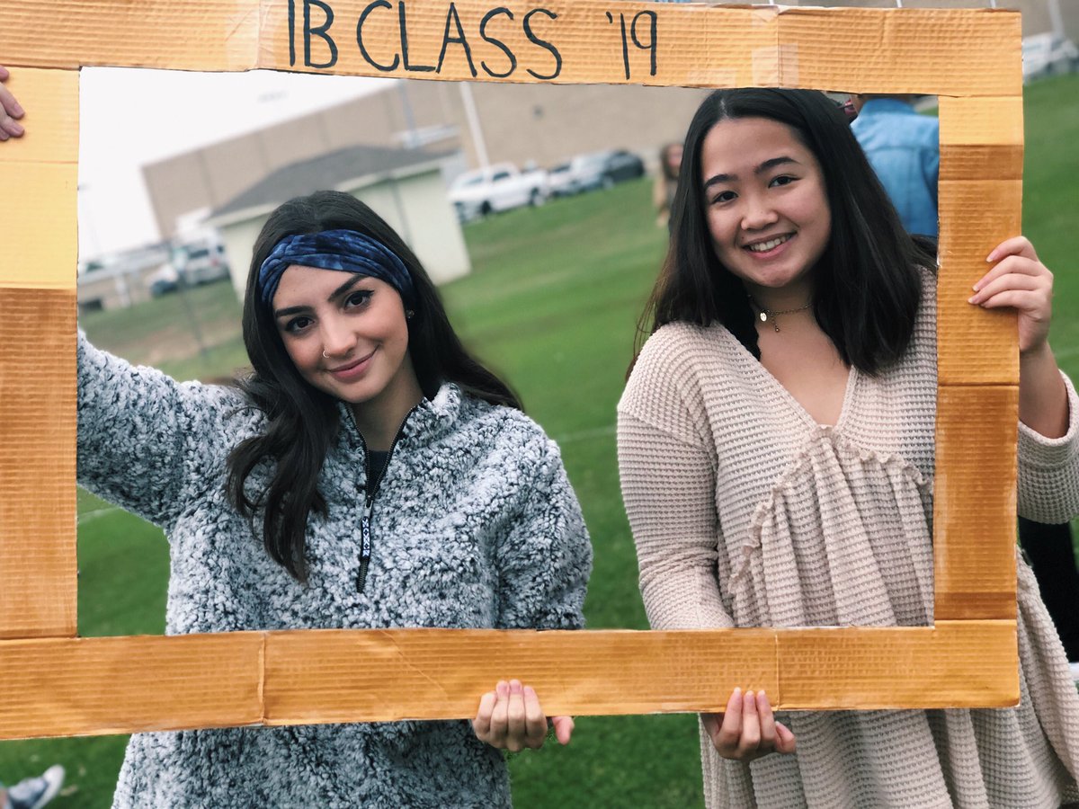waeh_ana's tweet photo. #IBSeniorSunrise #CalssOf2019 ☀️🌅💖 #IHateIBButILoveYouGuys https://t.co/kLSI56tqye