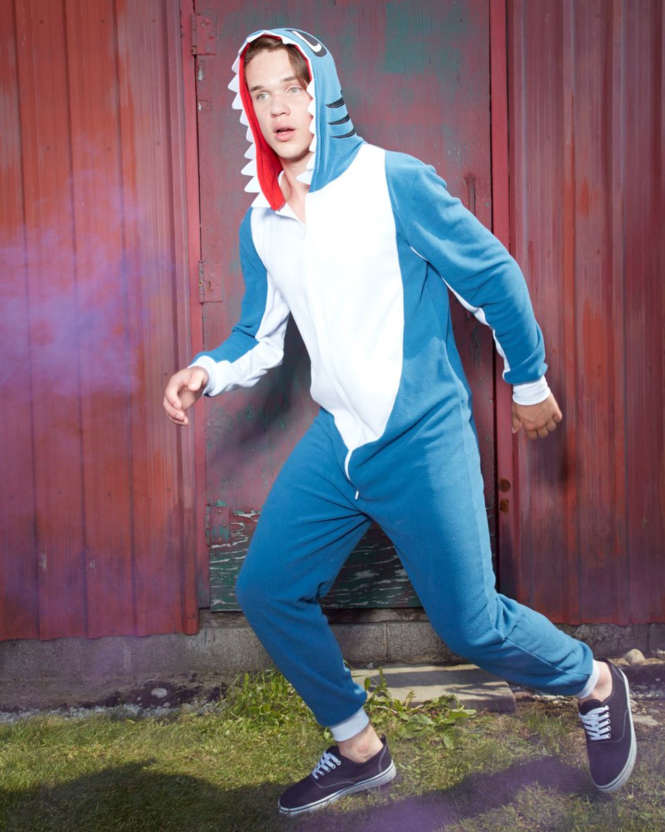 StitchesOnline's tweet photo. Sharks aren't so bad 🦈 1 more week until Halloween but don't freak out 👻 Shop 40% OFF in-store and online #stitchescanada #halloween https://t.co/LyXfzVCrGh