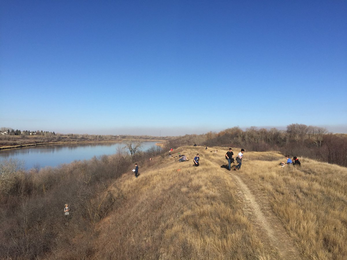 fiedell's tweet photo. Unbelievable October day in #YXE for #TakeMeOutsideDay. #Silverspring gr. 8s doing a little descriptive writing at our beautiful river bank. #nevergetsold #loveourcity #edoutside #learningoutsidetheclassroom #move2grow @StoonPubSchools @takemeoutside @Meewasin https://t.co/woX7GWwI4h