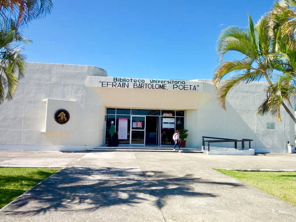 RadioUtselva's tweet photo. Este 24 de Octubre es #diamundialdelabibilioteca y orgullosamente en nuestra casa #UTSelva tenemos la biblioteca #EfraínBartolomé en honor a un gran orgullo ocosinguense en las letras! A leer y cultivar la vida https://t.co/0EkYbdvfCK