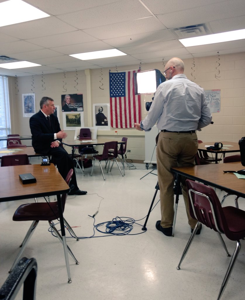 MrCopelandhist's tweet photo. Excited to have @briantwoods1 in class today! #1TXSuperintendent #ThisIsNorthside #ThisIsMarshall https://t.co/i4ByuOWttp