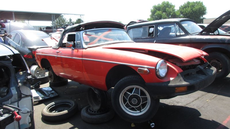 Customs_Classic's tweet image. Junkyard Gem: 1980 MG MGB Filed under:Etc.,Automotive HistoryOne of the last MGBs ever made, found in a Denver wrecking yard.Continue reading Junkyard Gem: 1980 MG MGBJunkyard Gem: 1980 MG MGB originally appeared on Autoblog on Thu, 13 Sep 2018 17:36 bit.ly/2xILYdT