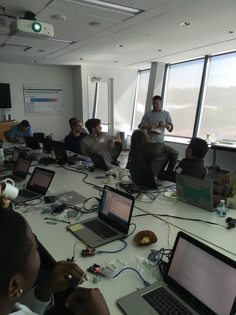 wearedavincix's tweet photo. Here’s to creating belonging in the tech world: @belkin hosts our #computerscience pathway students for a boot camp with their #software #engineering team!  #pledgela @MayorOfLA https://t.co/XOfJZUqwha