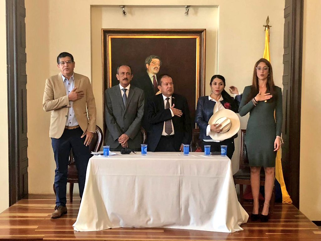 JenniferAriasF's tweet photo. En honor a los 60 años de trabajo del emblemático Comité de Ganaderos del Meta, la @CamaraColombia y el H.R. @Rep_Cristancho hacen condecoración con la Orden de la Democracia Simón Bolívar- grado Cruz Comendador. https://t.co/KN6giMBrmE