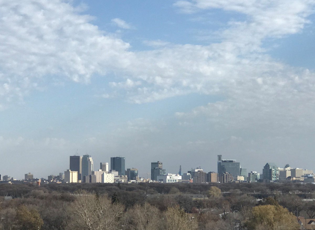 AerialEducator's tweet photo. A nice view looking out towards downtown #Winnipeg, atop the world famous #GarbageHill (which used to have a sign... #bringbackthesign)

#notadroneshot https://t.co/A109DkVEY5